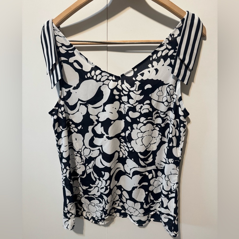 CAbi Sleeveless Navy White Floral Tie Tank Top Bow V Neck Women's Size M - Picture 3 of 4